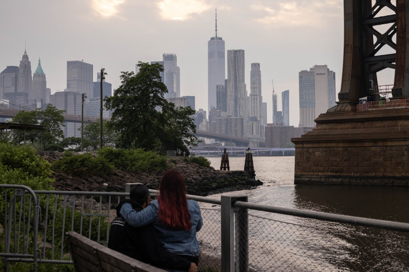 El humo de los incendios en Canadá altera la vida en ciudades de EEUU