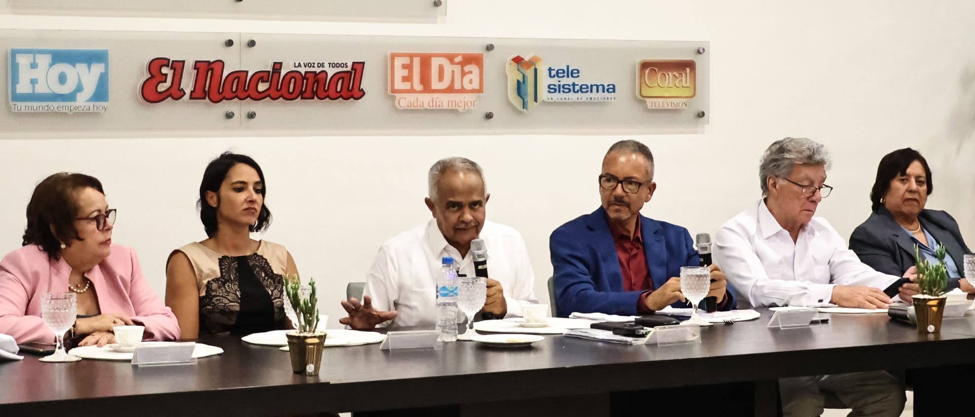 Ve prioritario legalizar haitianos agricultores
