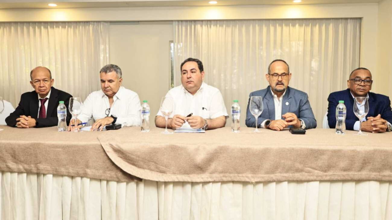 SNS y Sociedad de Ginecología realizan taller “Prácticas para Mejorar Salud Materno Fetal”