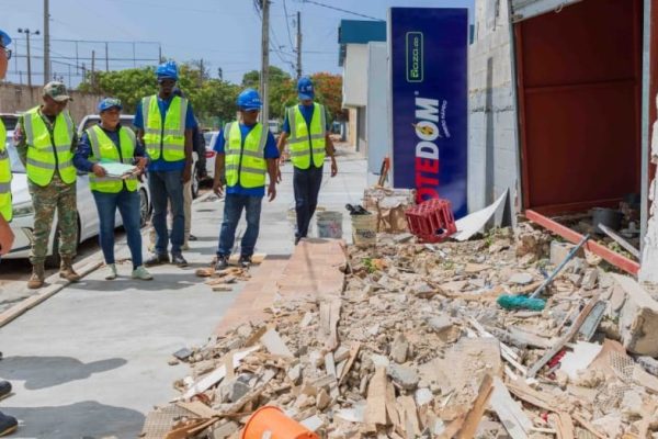 Demuelen bancas de apuestas que operaban en aceras