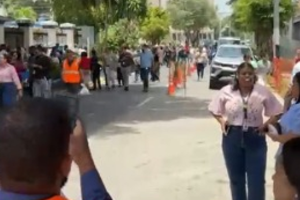 Evacúan oficinas en Santo Domingo tras fuerte temblor de 4.6 grados este viernes
