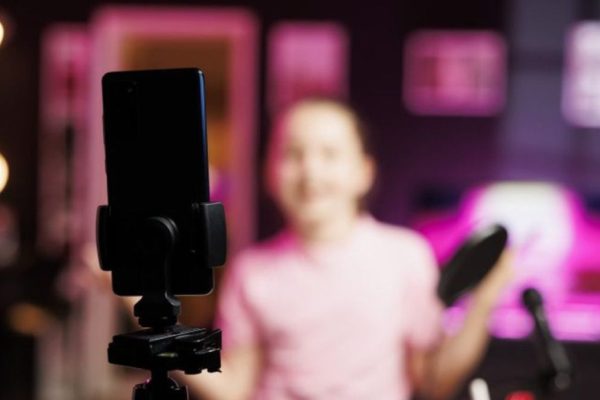 Trabajo infantil en el entorno digital: protección y desafíos legales expuestos especialistas