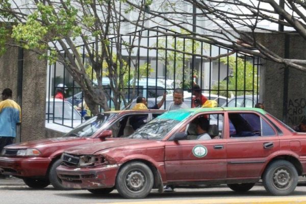 INTRANT dice que no ha autorizado aumento en tarifas del pasaje y exhorta a la población a no pagarlo