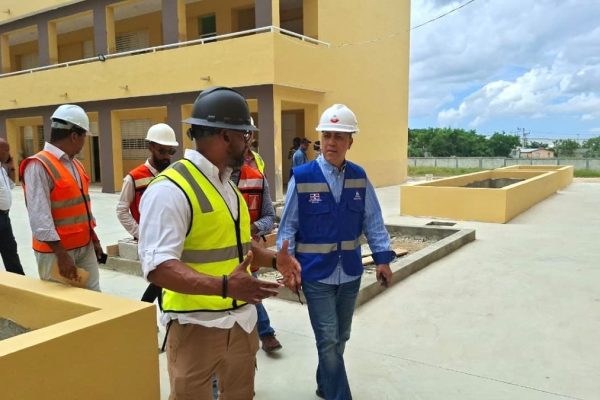 Gobierno intensifica construcción de aulas para reducir el déficit de espacios escolares
