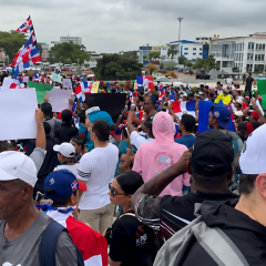 Manifestantes se concentran en la Plaza de la Bandera en rechazo a «Ley Mordaza»
