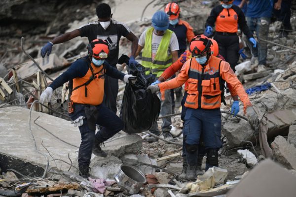 Aumentan a 4,930 los muertos por los terremotos del 24 junio en Venezuela
