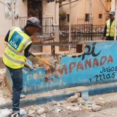 Eliminan 11 estructuras que obstaculizaban la acera en Guachupita