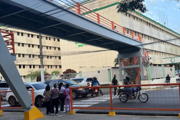 Aún pocas personas usan peatonal de la Ortega y Gasset, sin importar su seguridad