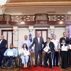 Estado entrega 36 mil becas para el ITLA