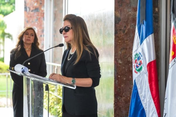 Carolina Mejía: “Me duele profundamente el corazón al tener que despedir hoy a Licho”
