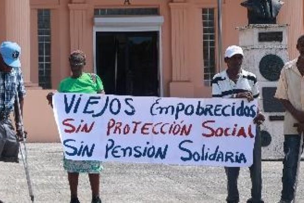 “Necesitamos la pensión para comer y comprar medicinas”