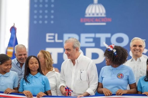 Abinader traslada desde hoy su despacho para Santiago durante tres días