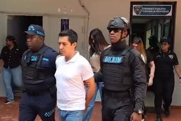 Aplazan medida de coerción contra red que sedaba y robaba a hombres en centros de diversión