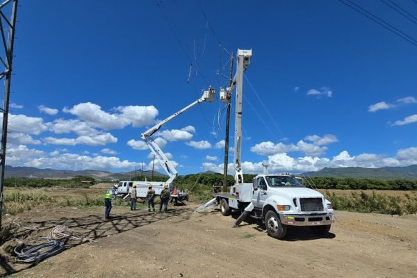 Concluyen desvío de línea eléctrica de 138 kV para avanzar en la Circunvalación de Navarrete