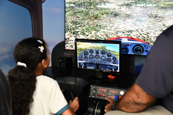 ¿Te gustaría ser piloto? Una atracción que simula la adrenalina de volar en la Feria del Libro 2026