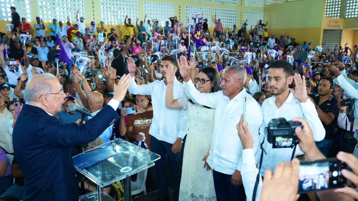 Danilo Medina encabeza juramentación de 5,423 nuevos miembros del PLD en Higüey