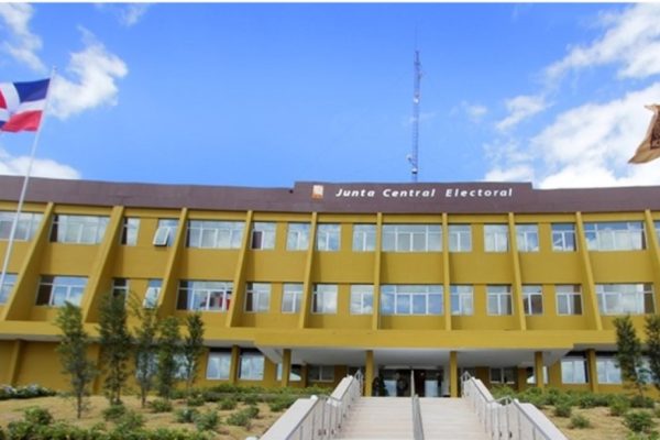 La JCE amplía los operativos de cedulación