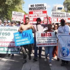 Conflictos por terrenos y 14 años sin escuela llevan protesta hasta el Palacio