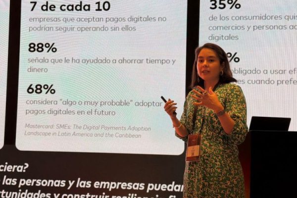 Diversificar los métodos de pago puede atraer más turistas, según economista de Mastercard