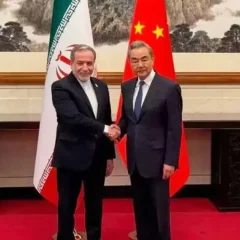 China urge a Irán y EEUU a retomar el acuerdo de paz 