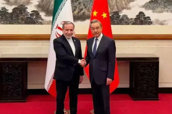 China urge a Irán y EEUU a retomar el acuerdo de paz 