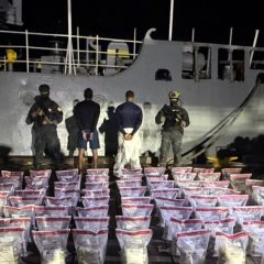 Dos dominicanos apresados con 389 paquetes de cocaína en una lancha en Baní