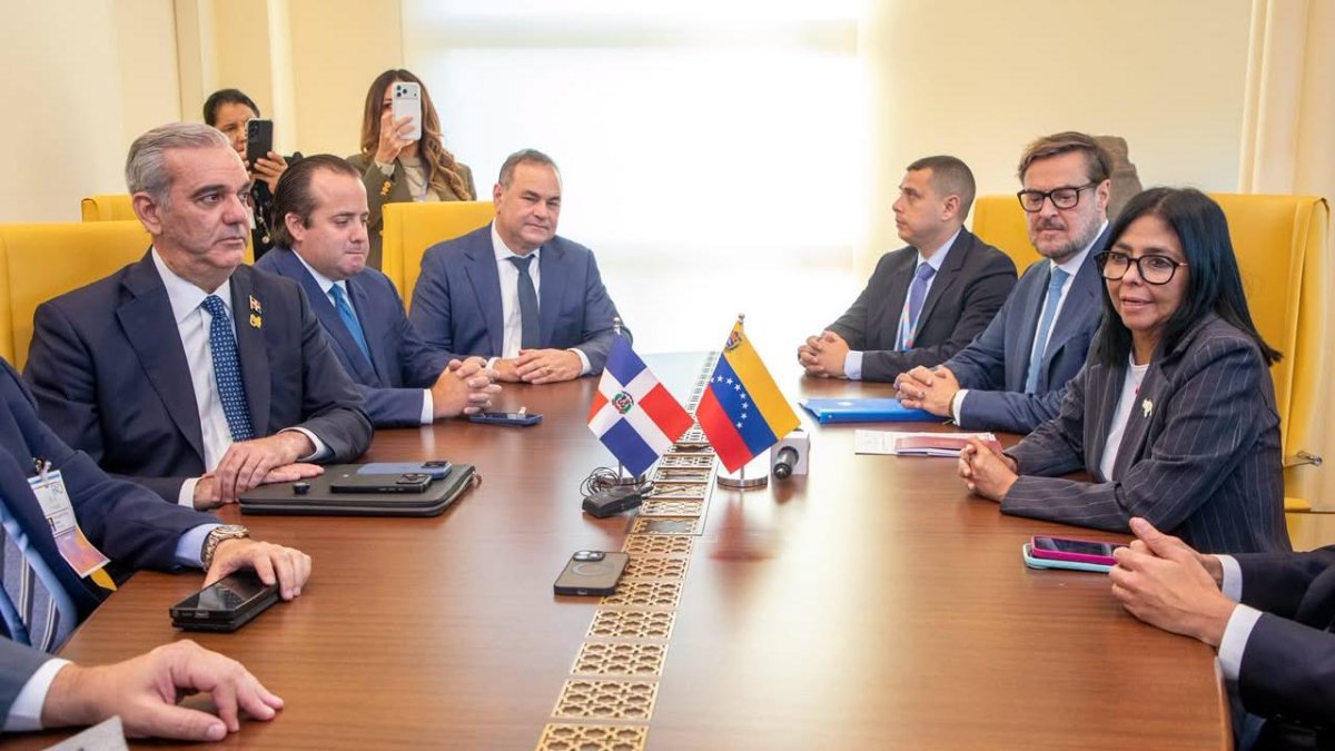 Abinader y Delcy Rodríguez abordan cooperación energética, turismo y relaciones consulares