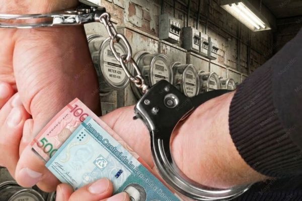 Detienen 2 técnicos por presunta manipulación eléctrica y chantaje en torre del Distrito Nacional